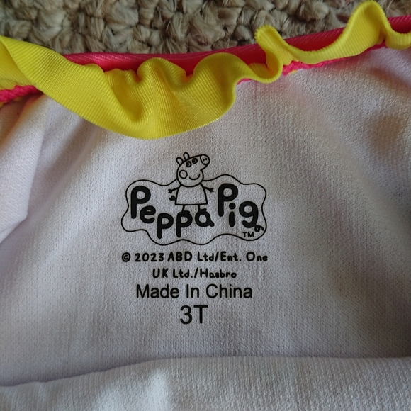 Peppa Pig Ruffled One-Piece Swimsuit Size 3T - Picture 4 of 12